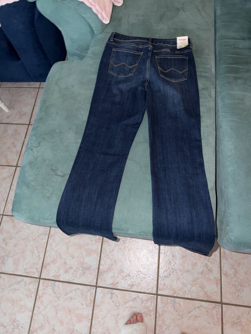 Wrangler boot cut women’s jeans - Picture 2 of 3
